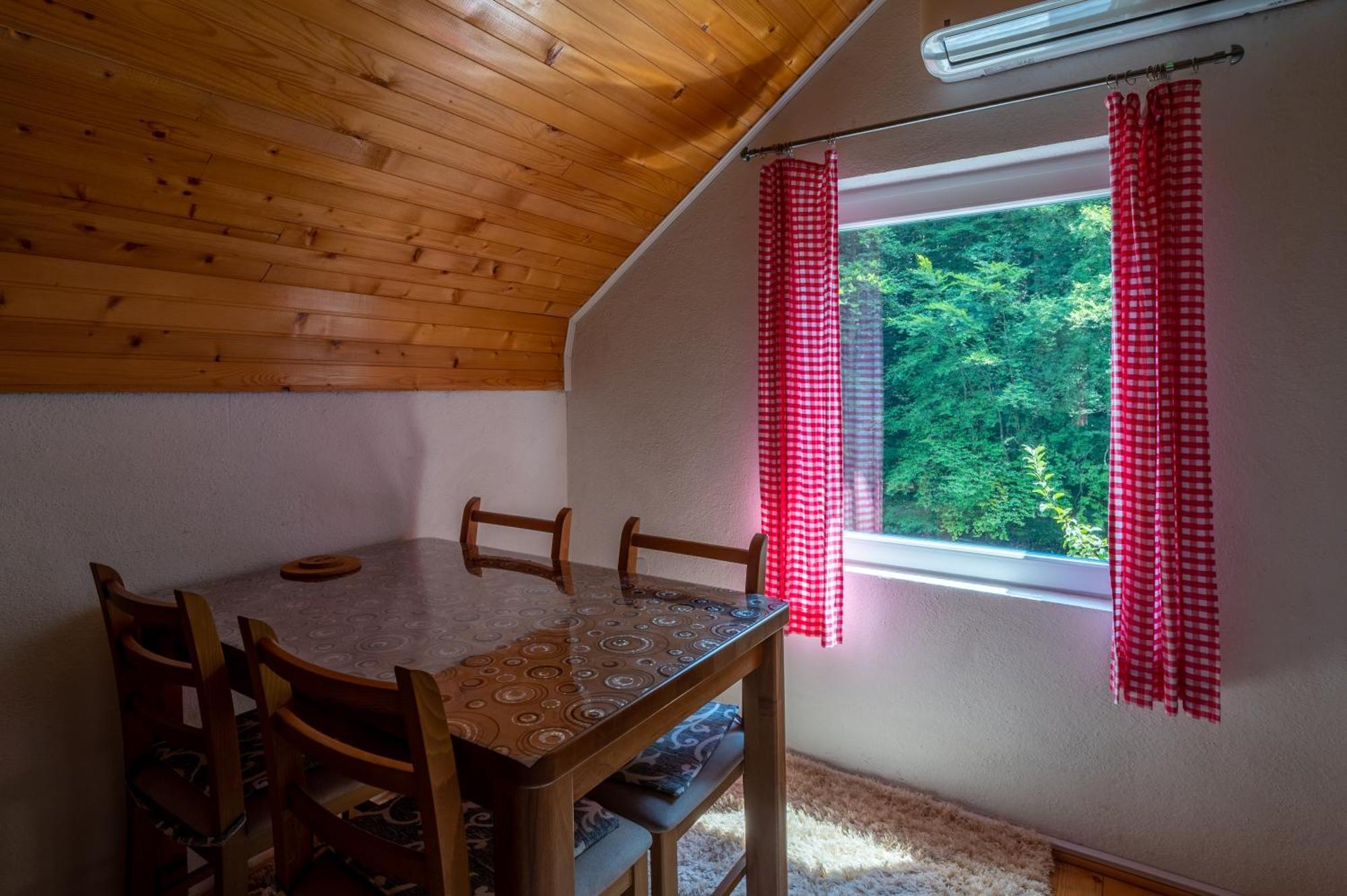 Domacinstvo Na Kraju Svijeta Sipovo Exterior foto