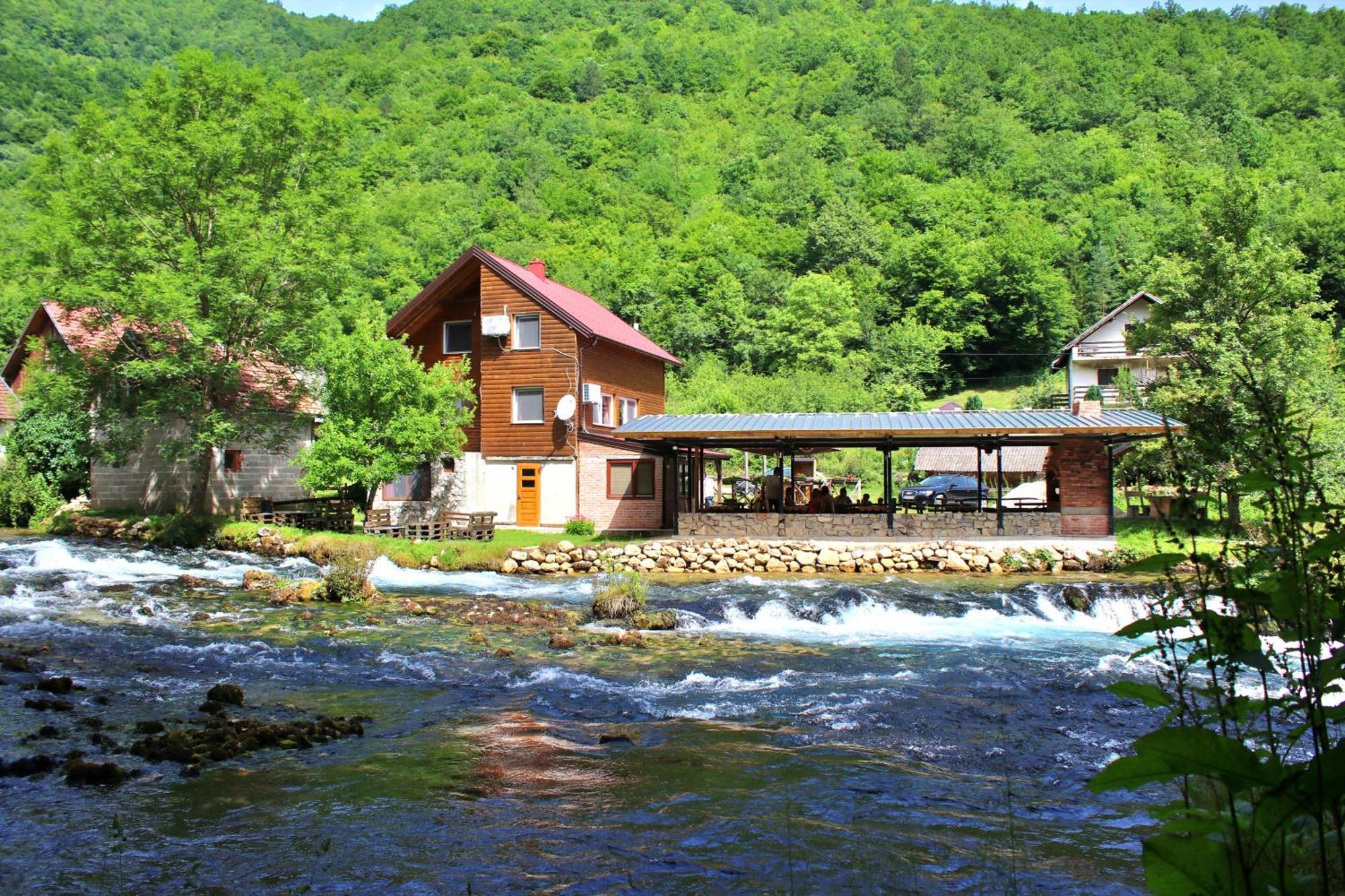 Domacinstvo Na Kraju Svijeta Sipovo Exterior foto